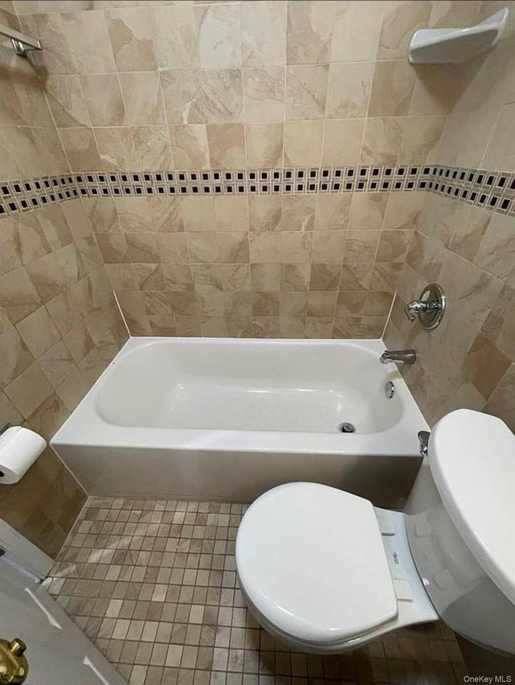 2401 Beverley Rd #2F - Photo 5 of 9