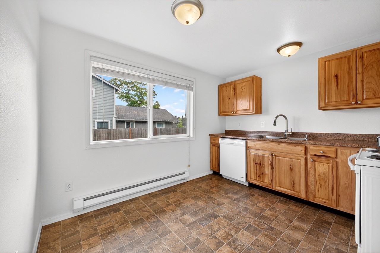 1609 E 34th St #B - Photo 6 of 16