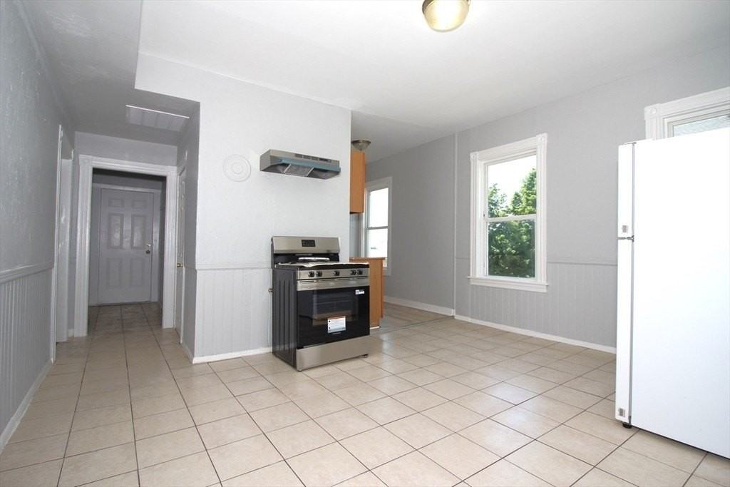 82 Fox St #2 - Photo 5 of 16