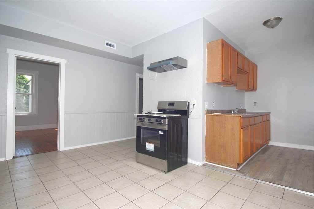 82 Fox St #2 - Photo 6 of 16