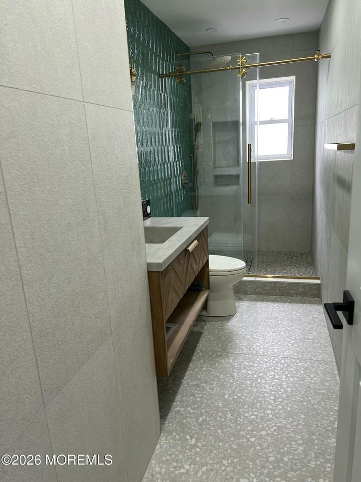 1202 Thomas Ave - Photo 2 of 7