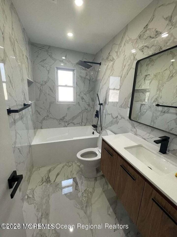 1202 Thomas Ave - Photo 5 of 7