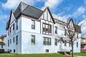 featured image of 922 4th Ave #2B