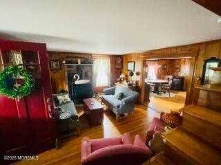 214 Howe St - Photo 4 of 16