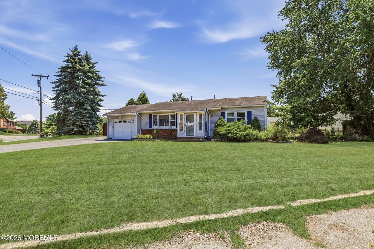 319 Nautilus Blvd - Photo 2 of 12