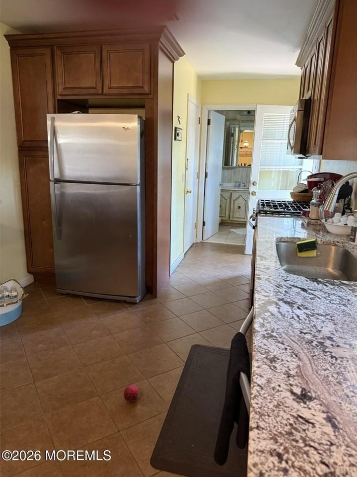1835 Northwest Dr - Photo 5 of 13