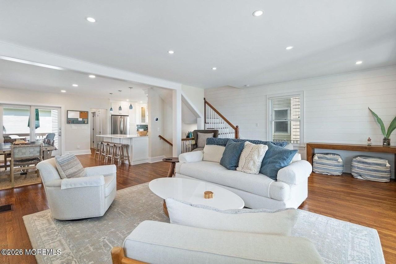 305 Ocean Ave - Photo 7 of 42
