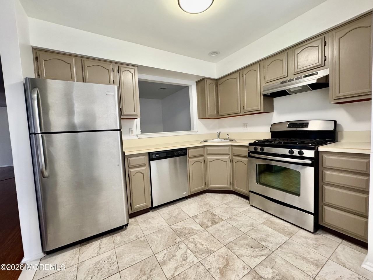 407 Hampton Ct - Photo 2 of 13