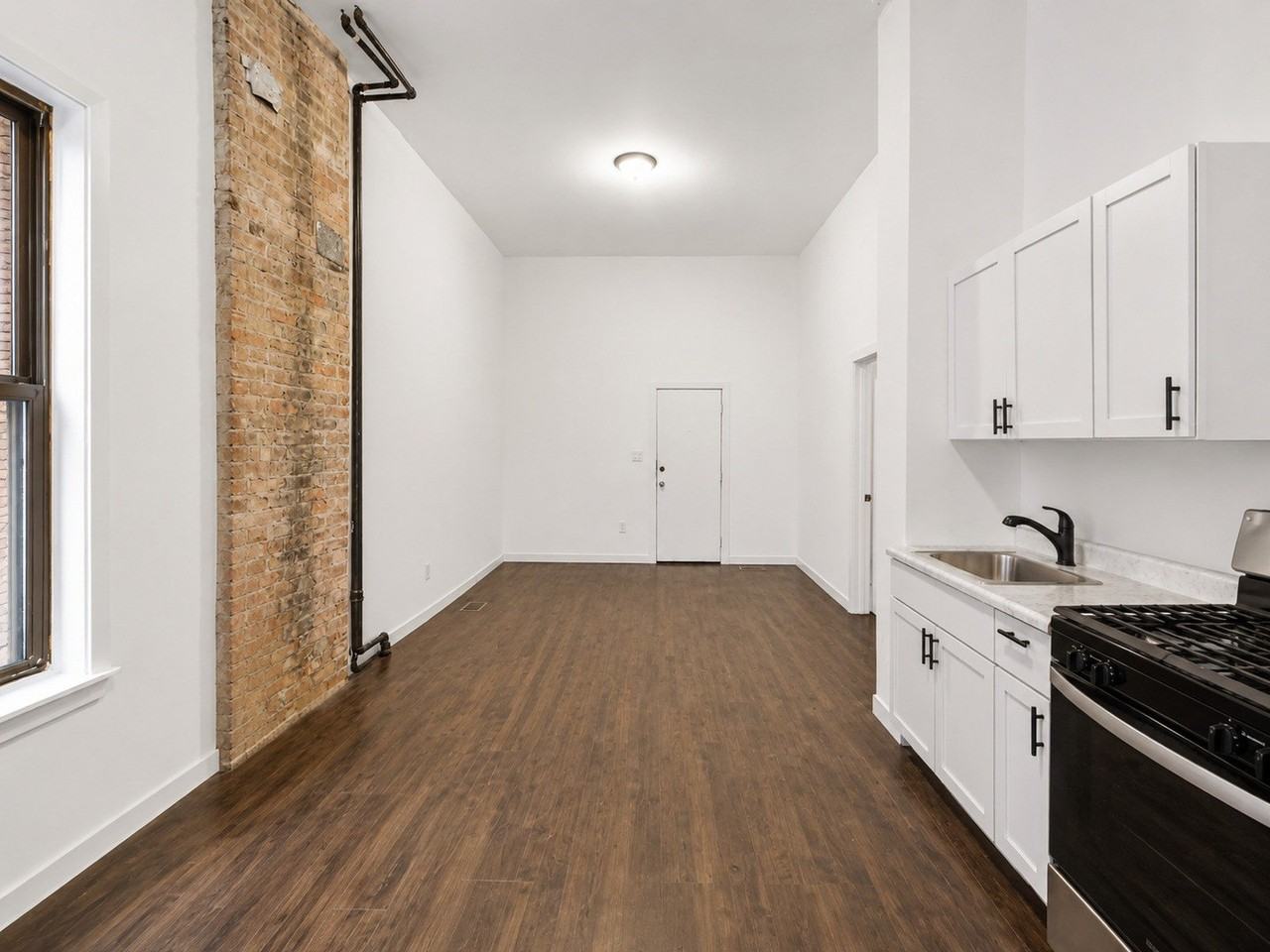8714 S Commercial Ave - Photo 5 of 13