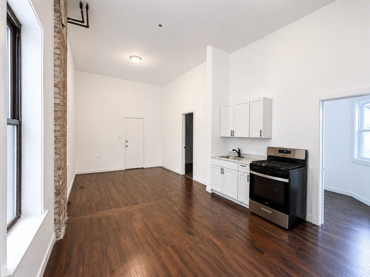 8714 S Commercial Ave - Photo 6 of 13