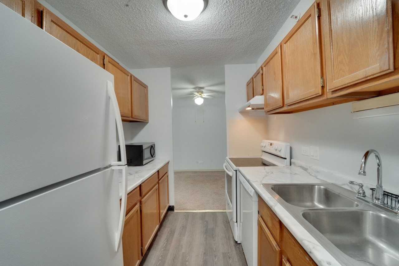 1800 Huntington Blvd #206 - Photo 3 of 12