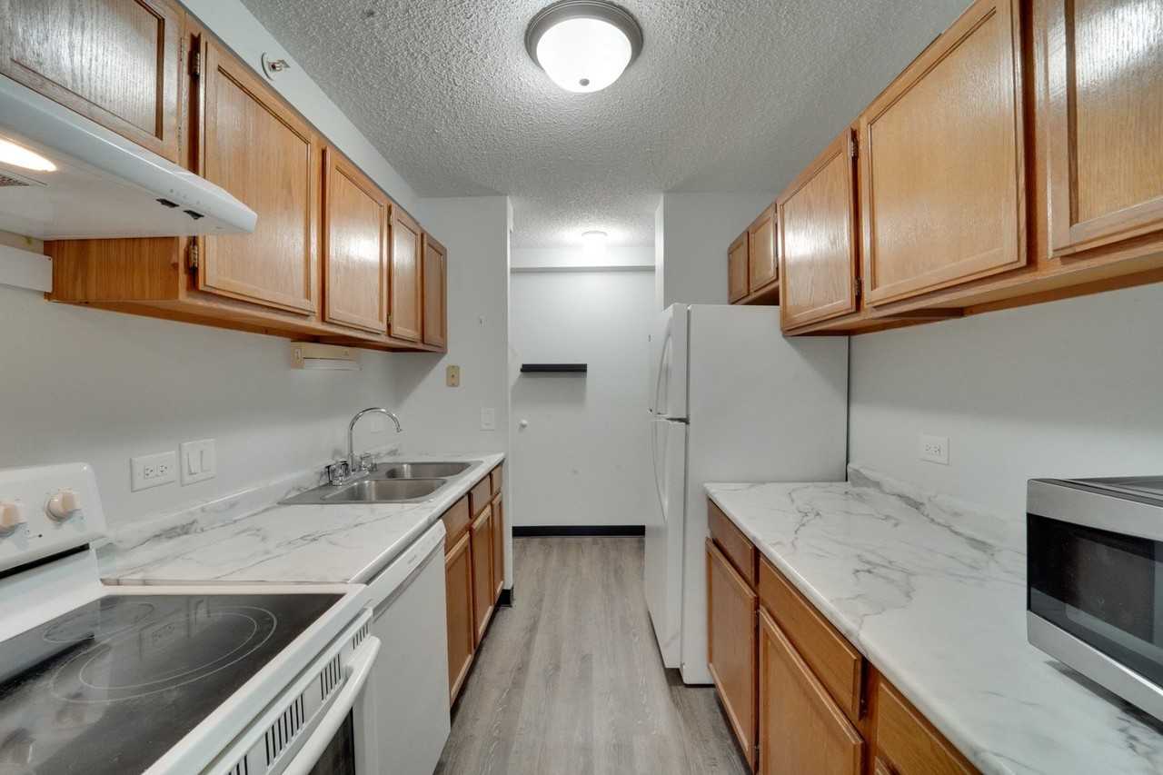 1800 Huntington Blvd #206 - Photo 4 of 12