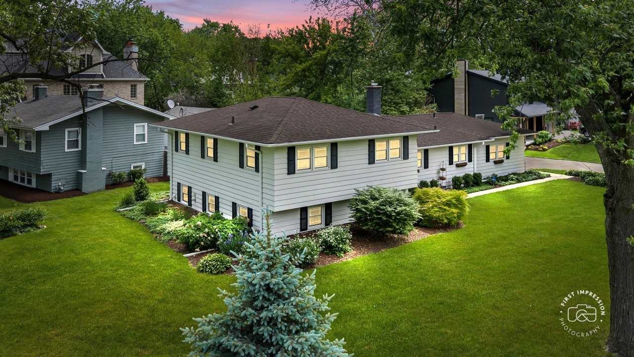 325 Hemlock Ln - Photo 2 of 38