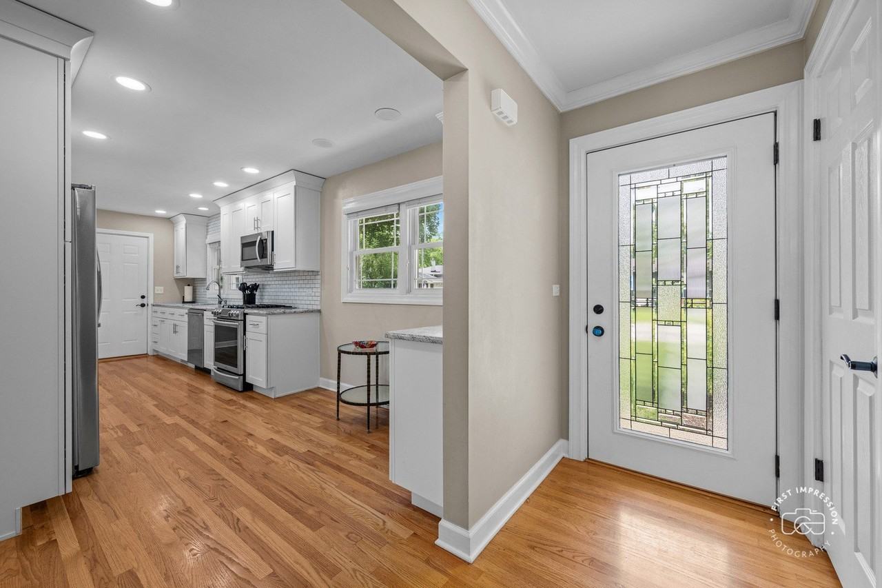 325 Hemlock Ln - Photo 3 of 38