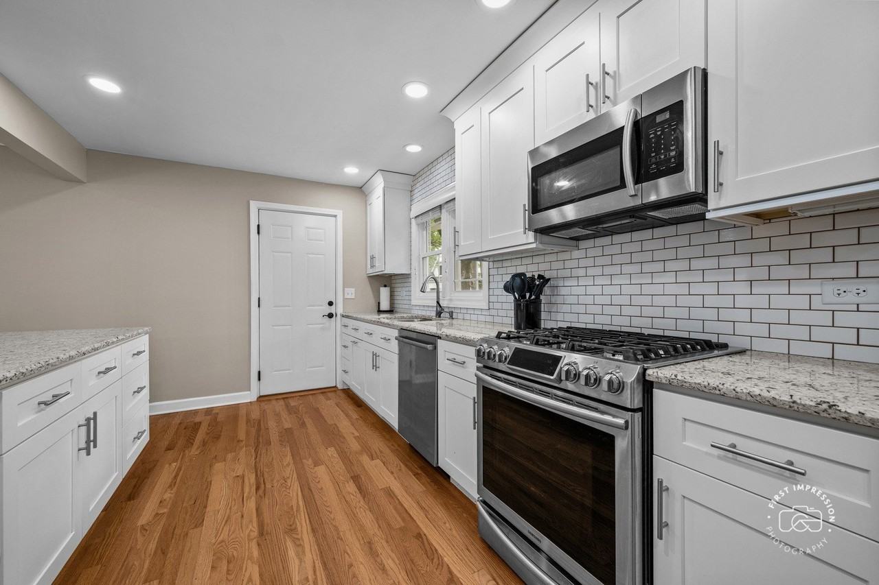 325 Hemlock Ln - Photo 6 of 38