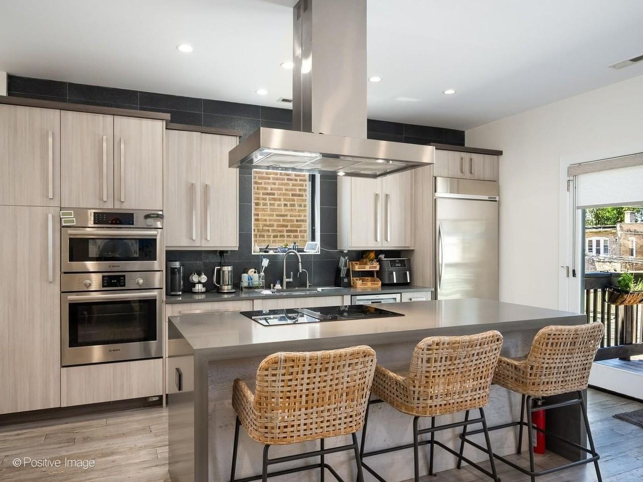 5746 N Washtenaw Ave #2 - Photo 4 of 13