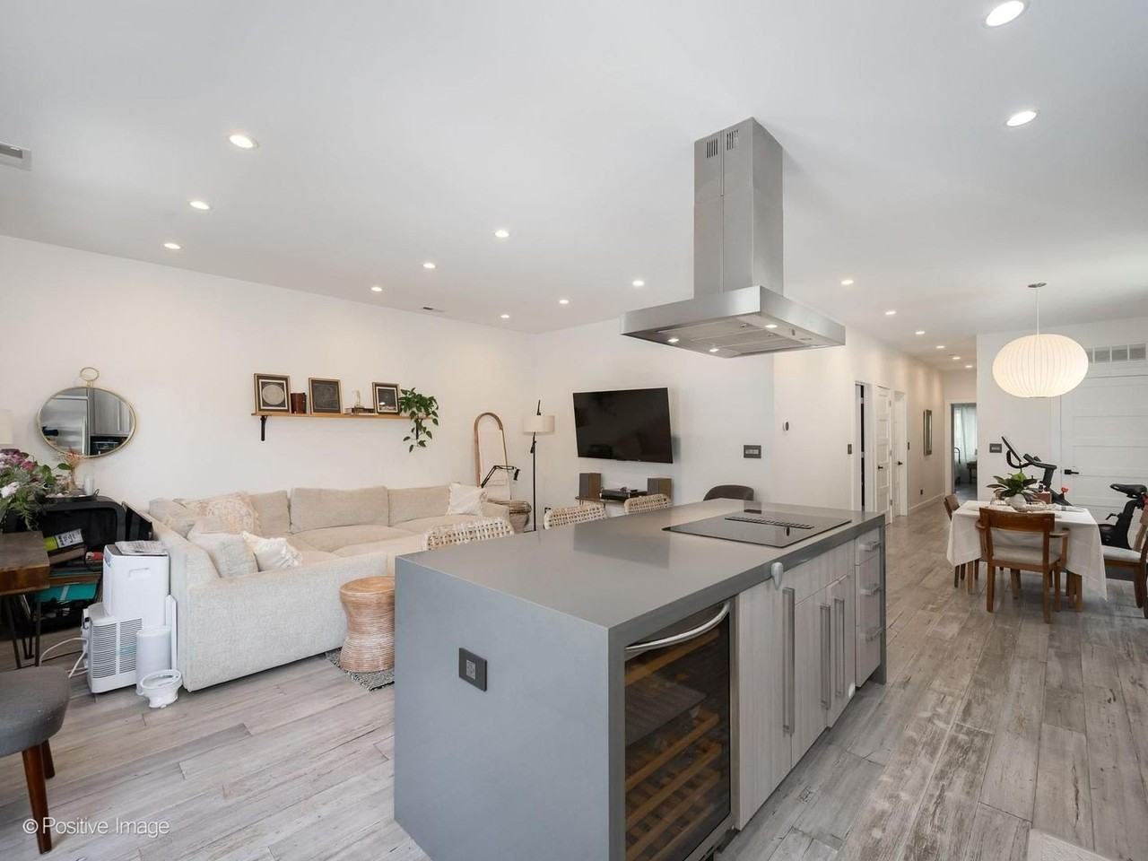 5746 N Washtenaw Ave #2 - Photo 6 of 13