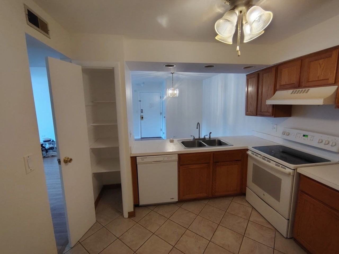 4424 Euclid Ave #1D - Photo 4 of 13