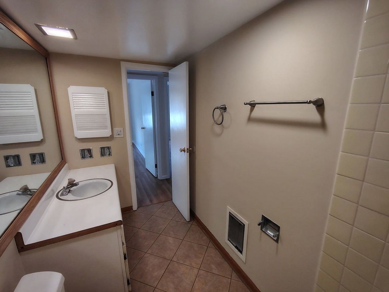 4424 Euclid Ave #1D - Photo 7 of 13