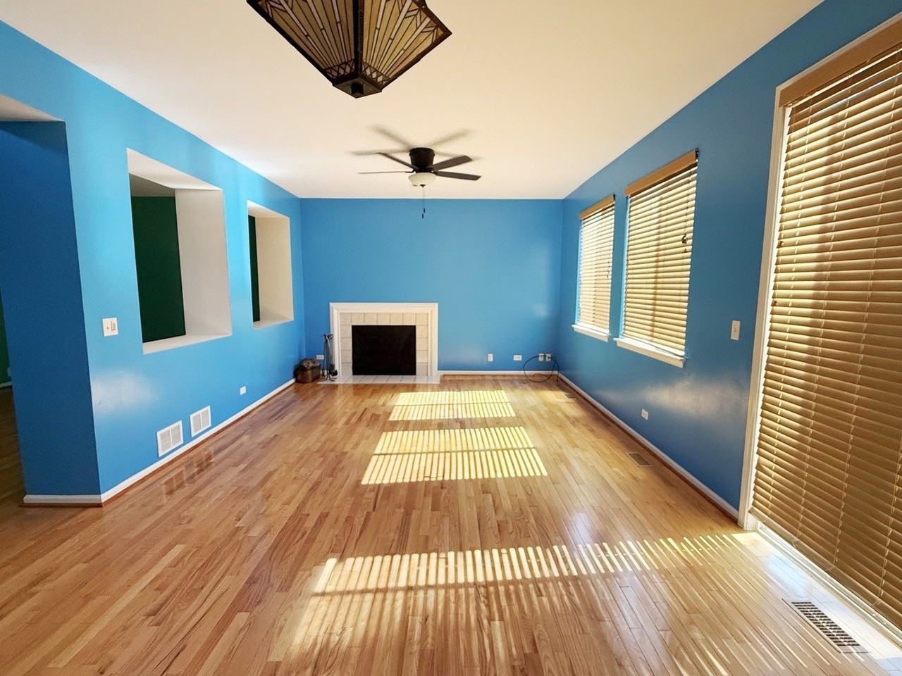 611 Charolotte Ln - Photo 3 of 21