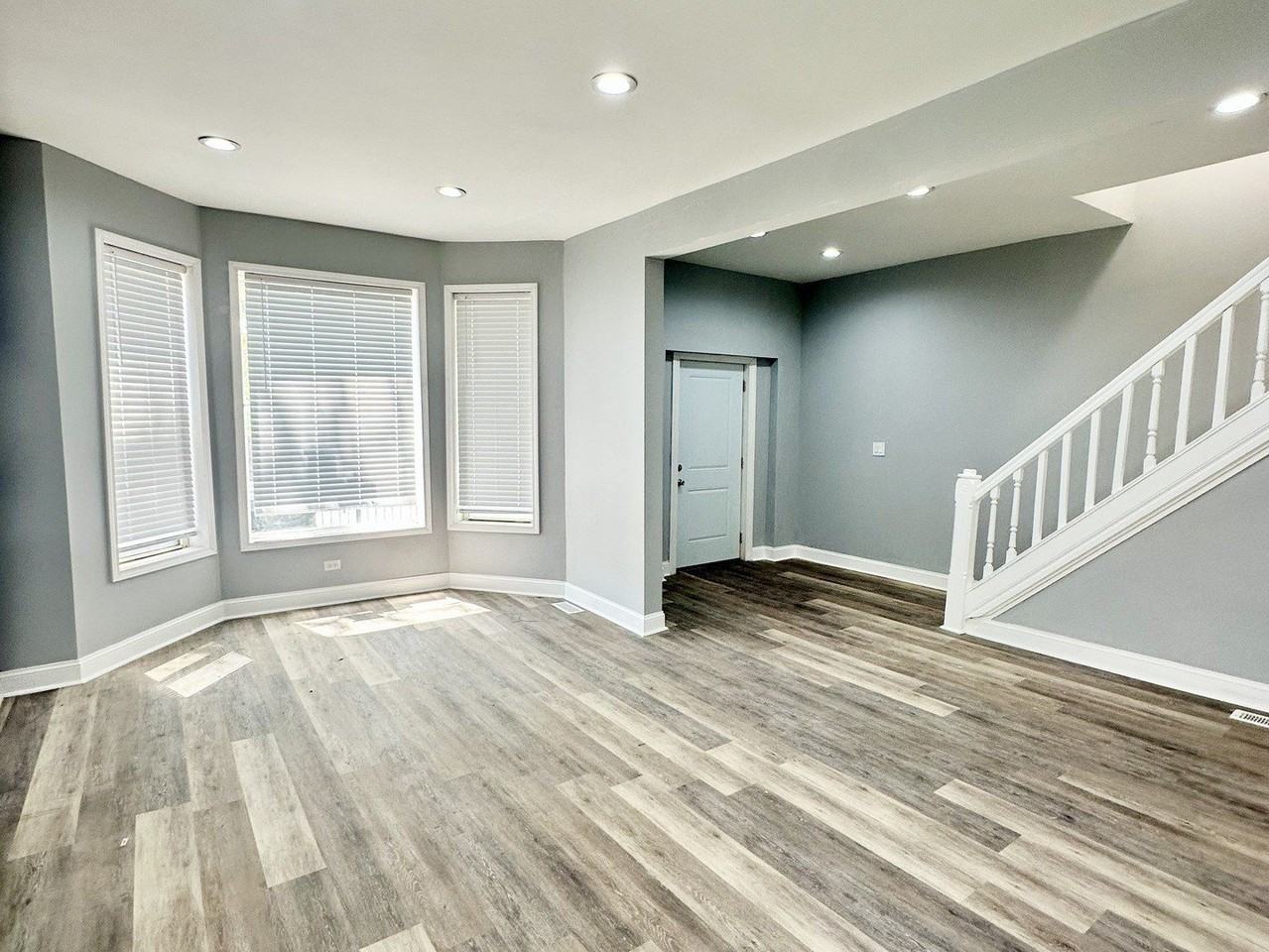 2720 W Harrison St - Photo 2 of 25