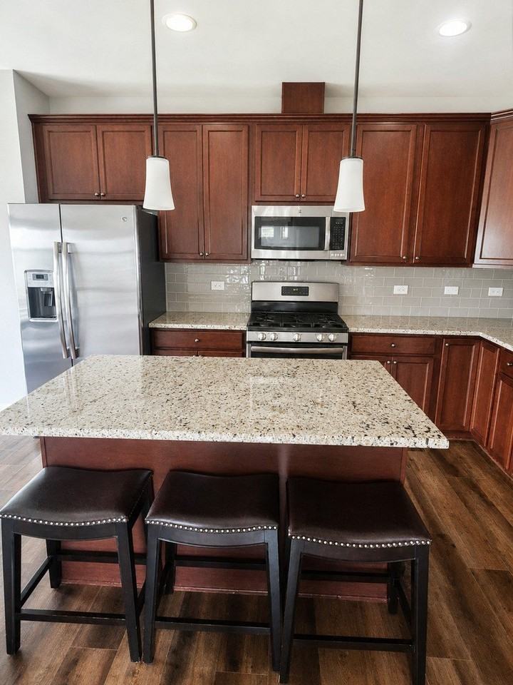 342 S Western Ave - Photo 3 of 13