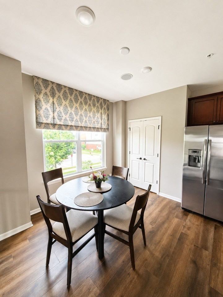 342 S Western Ave - Photo 4 of 13