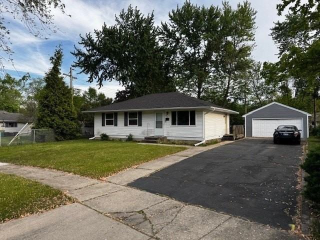 805 Hollyberry Dr - Photo 2 of 14
