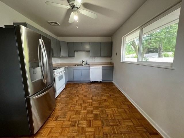 805 Hollyberry Dr - Photo 3 of 14
