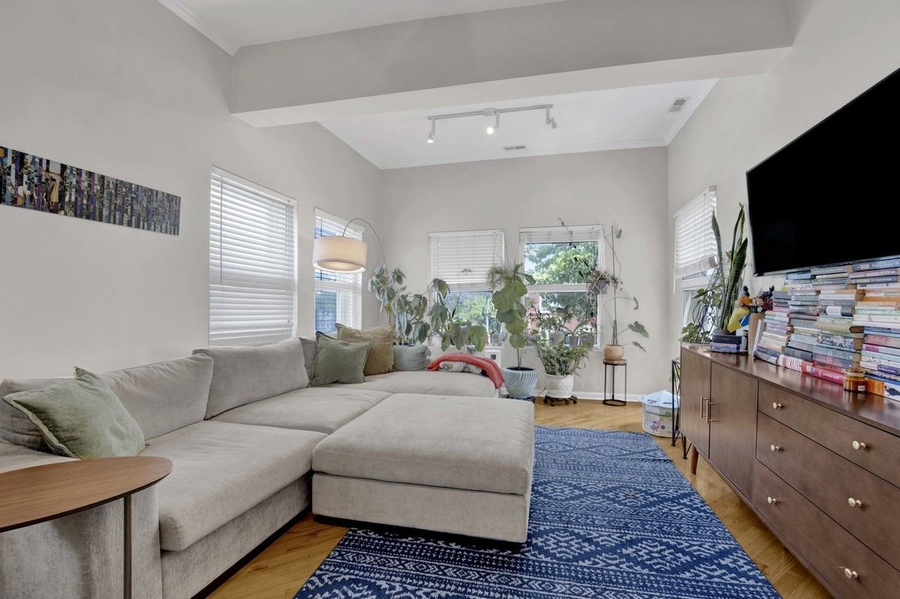 3201 W Argyle St #3N - Photo 6 of 15