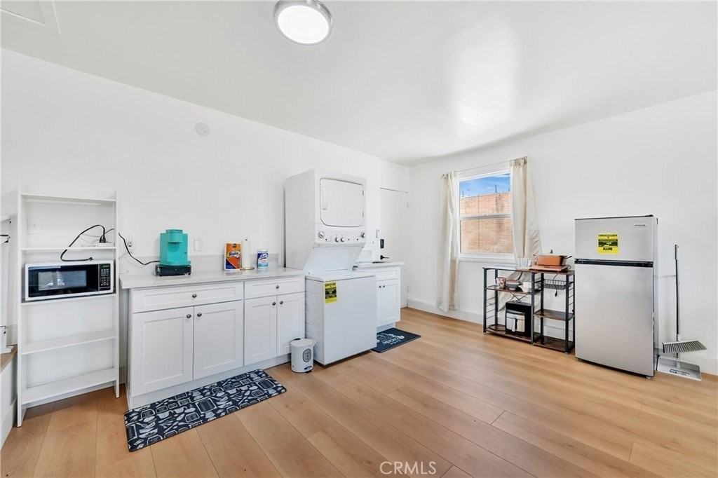 1345 Jellick Ave - Photo 3 of 37
