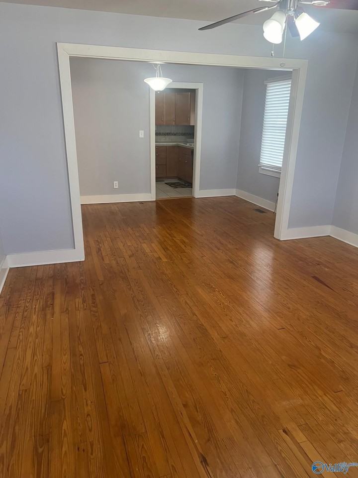 1114 Stevens Ave Ne - Photo 4 of 14