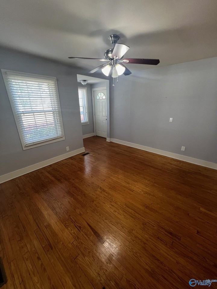 1114 Stevens Ave Ne - Photo 5 of 14