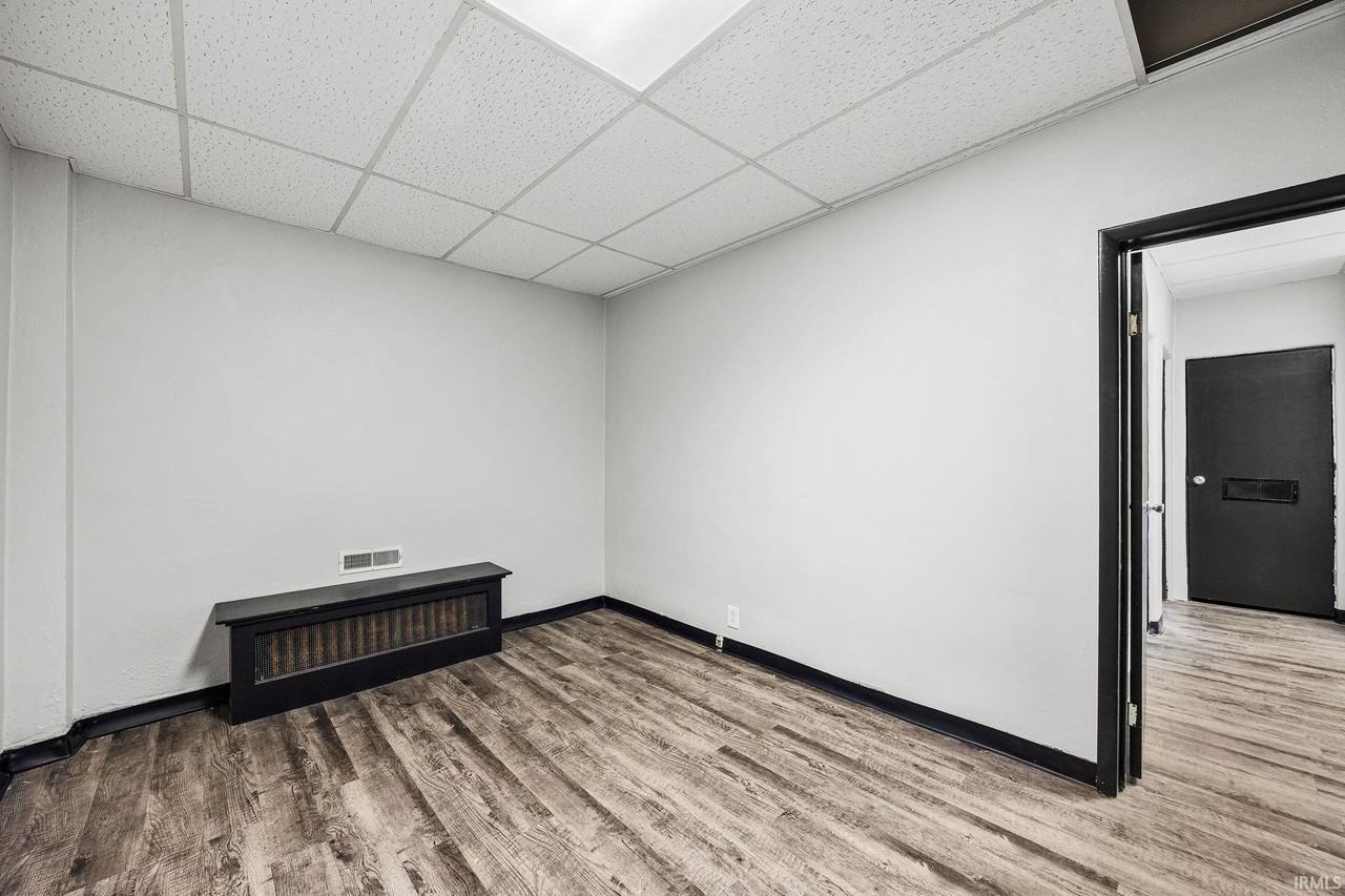 310 N Michigan St - Photo 2 of 9