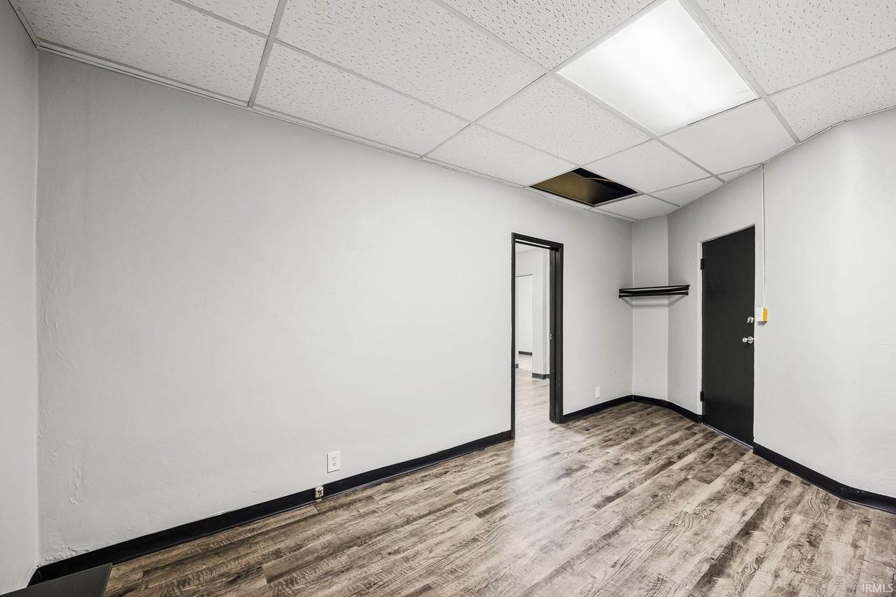 310 N Michigan St - Photo 3 of 9