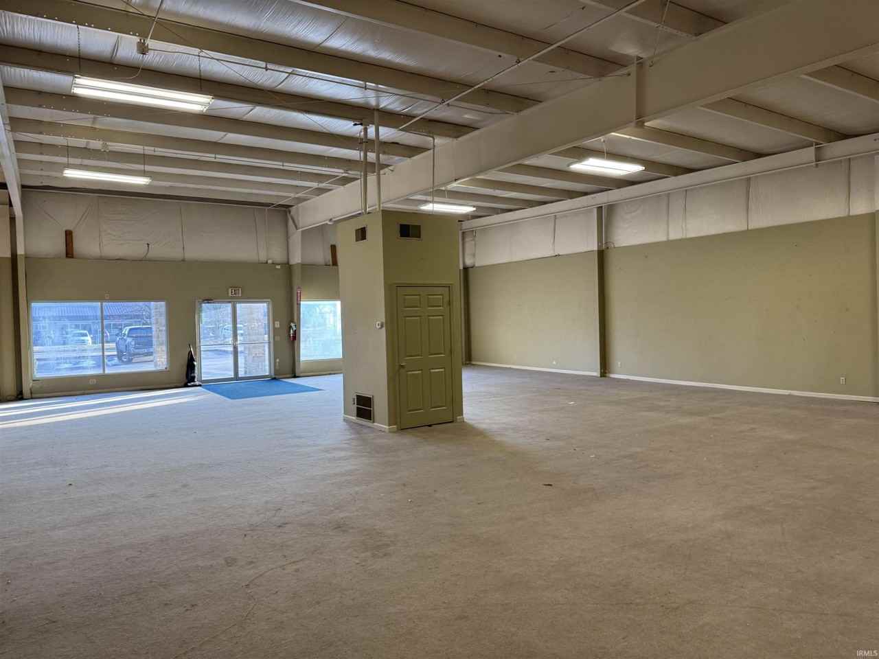 2166 N Oak Dr - Photo 3 of 8
