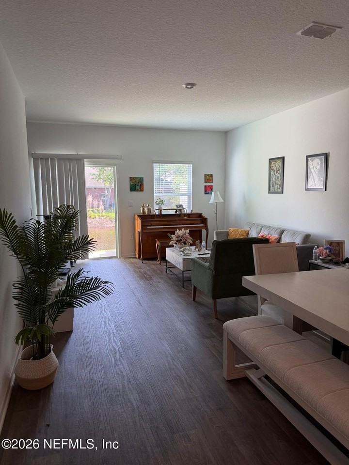 9153 Stony Brook Rd - Photo 3 of 17