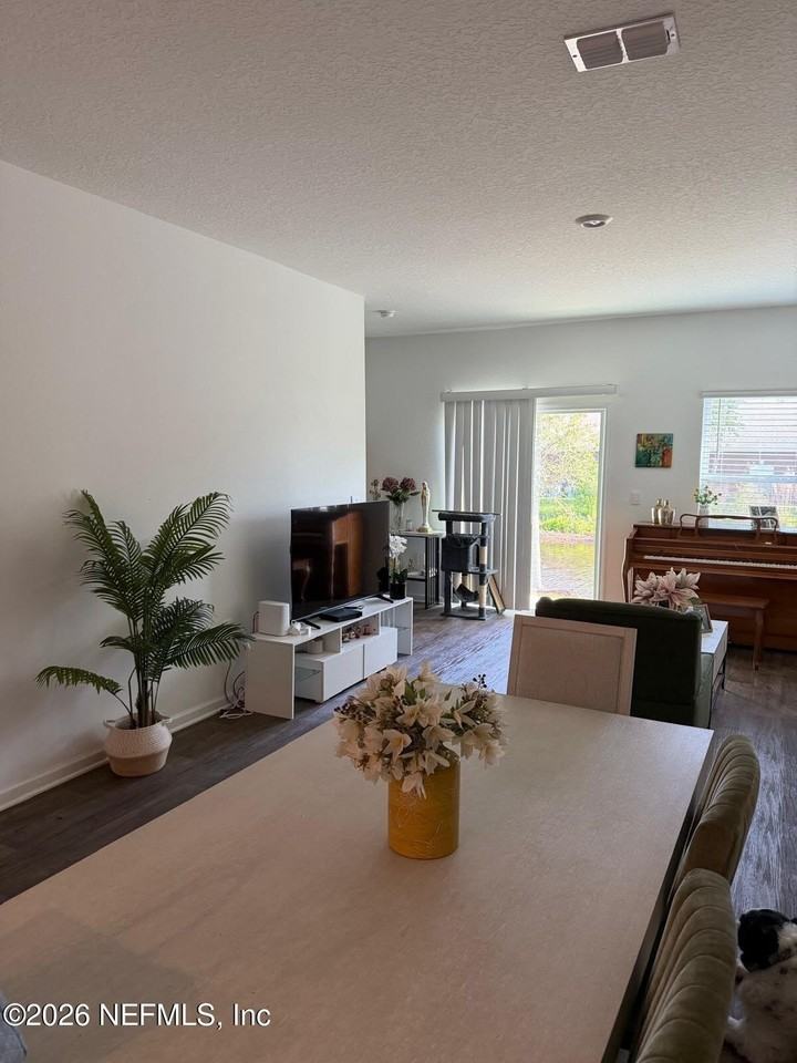 9153 Stony Brook Rd - Photo 5 of 17