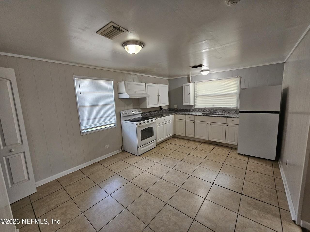 9042 7th Ave - Photo 5 of 11