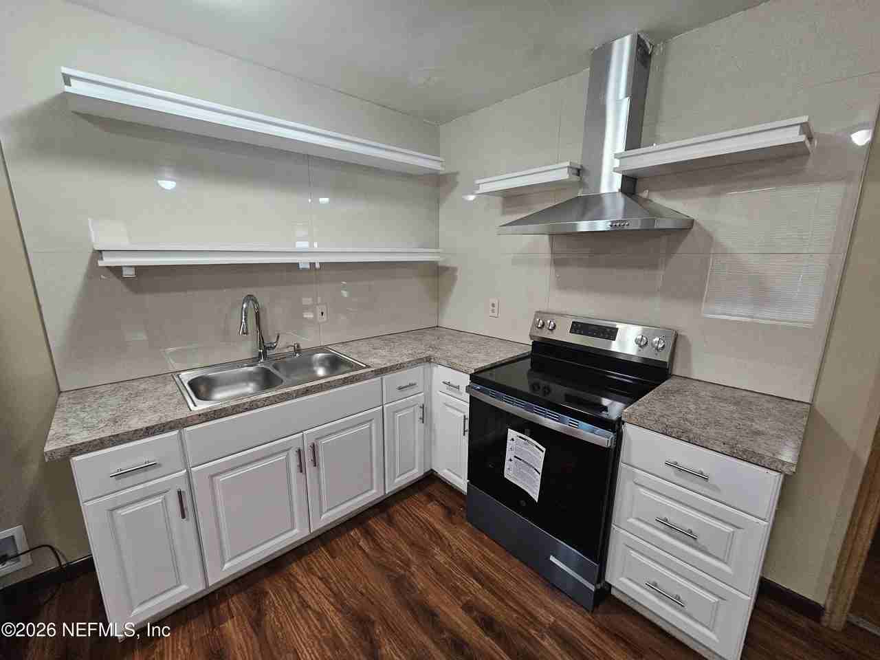 444 Alder St - Photo 3 of 19