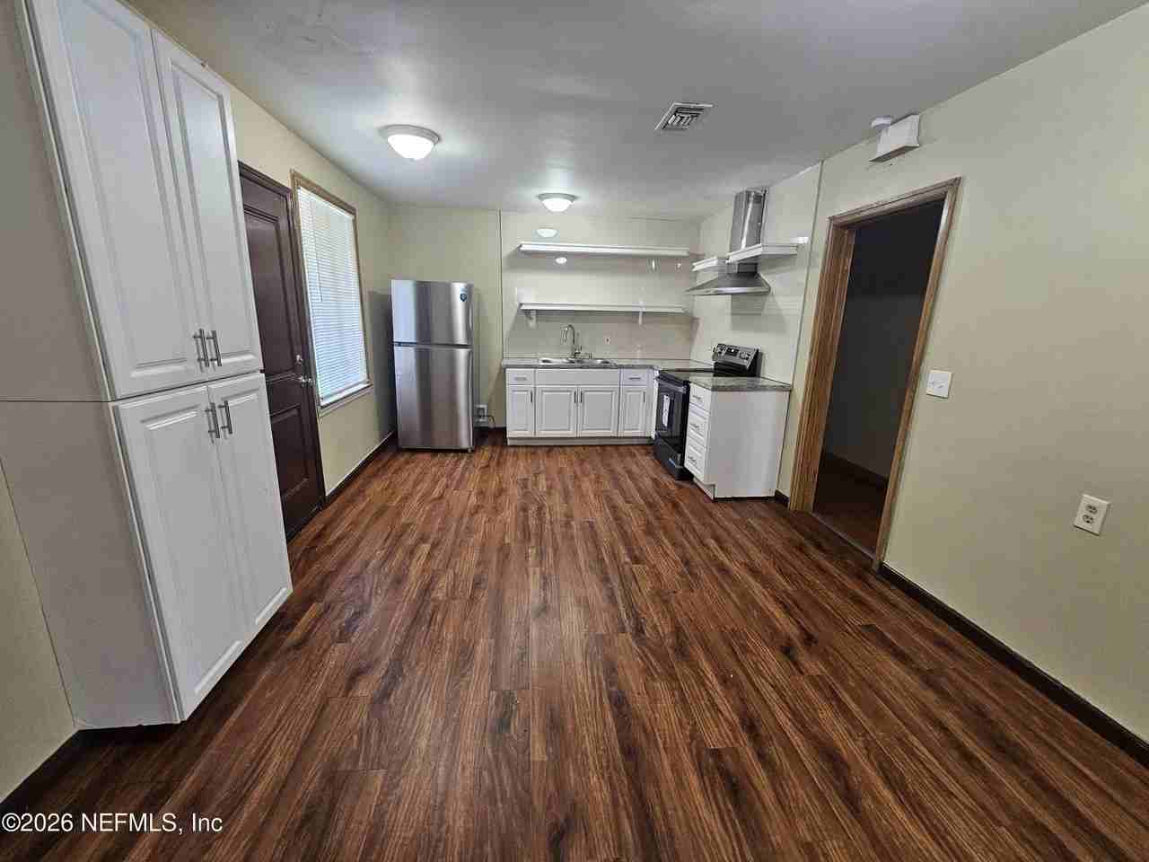 444 Alder St - Photo 5 of 19