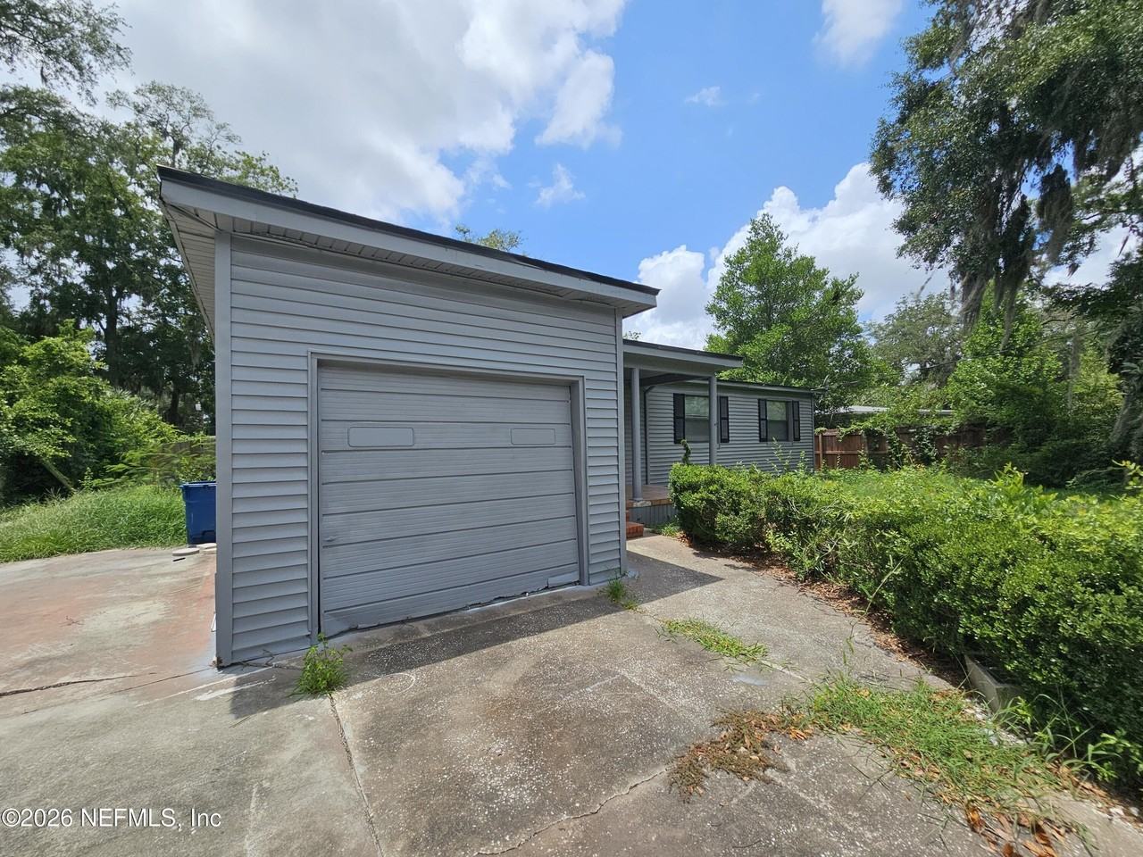 11226 Inez Dr - Photo 2 of 13