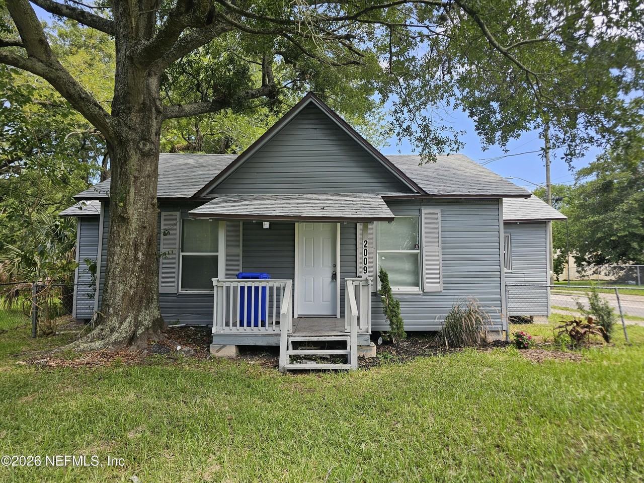 2009 Almeda St - Photo 2 of 11