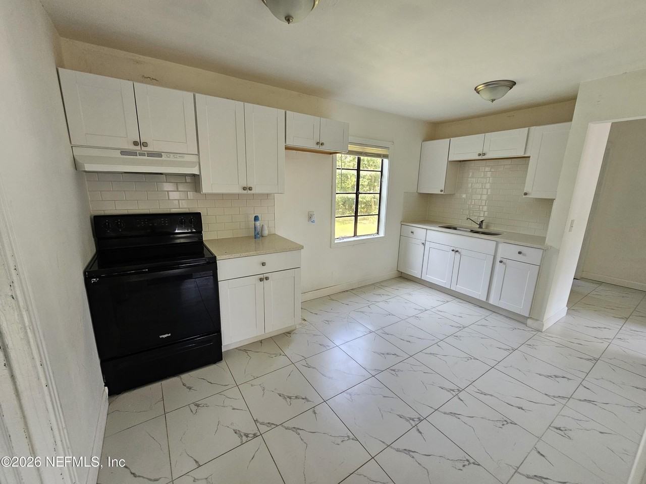 3129 Lowell Ave - Photo 2 of 7