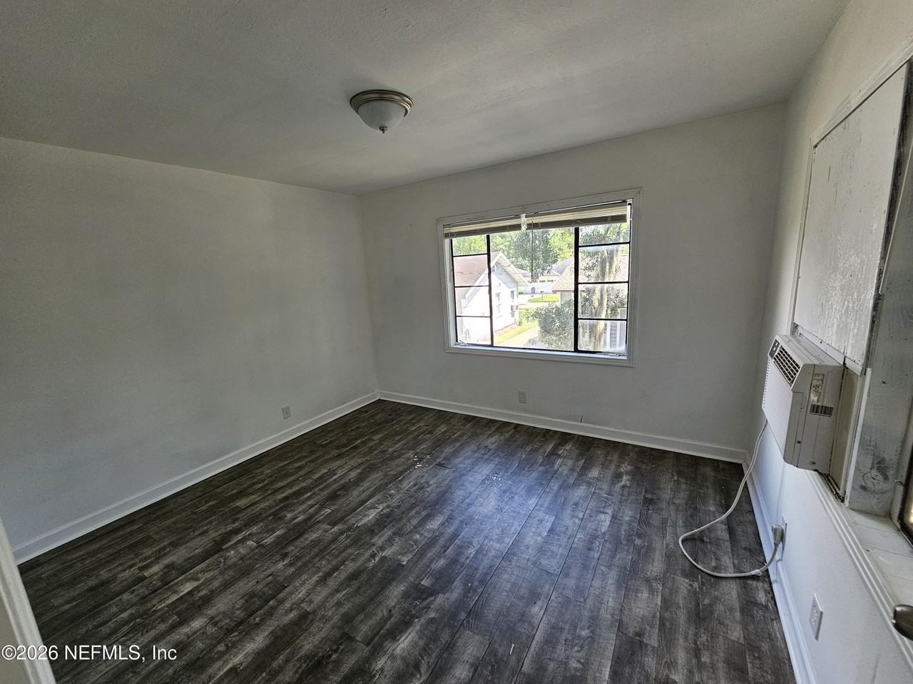 3129 Lowell Ave - Photo 4 of 7