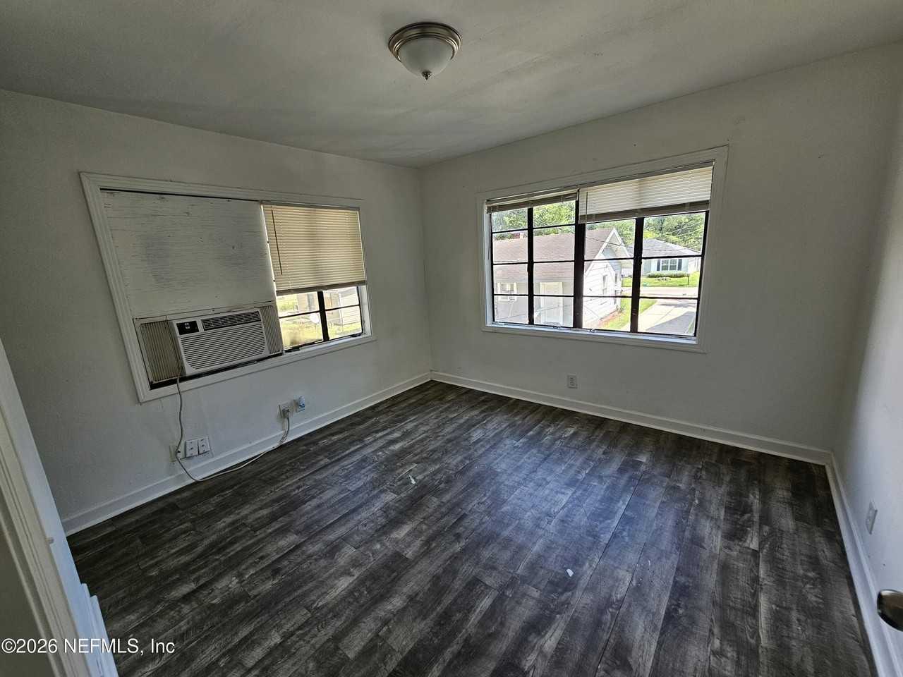 3129 Lowell Ave - Photo 5 of 7