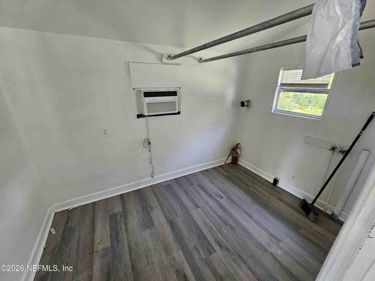 3129 Lowell Ave - Photo 6 of 7