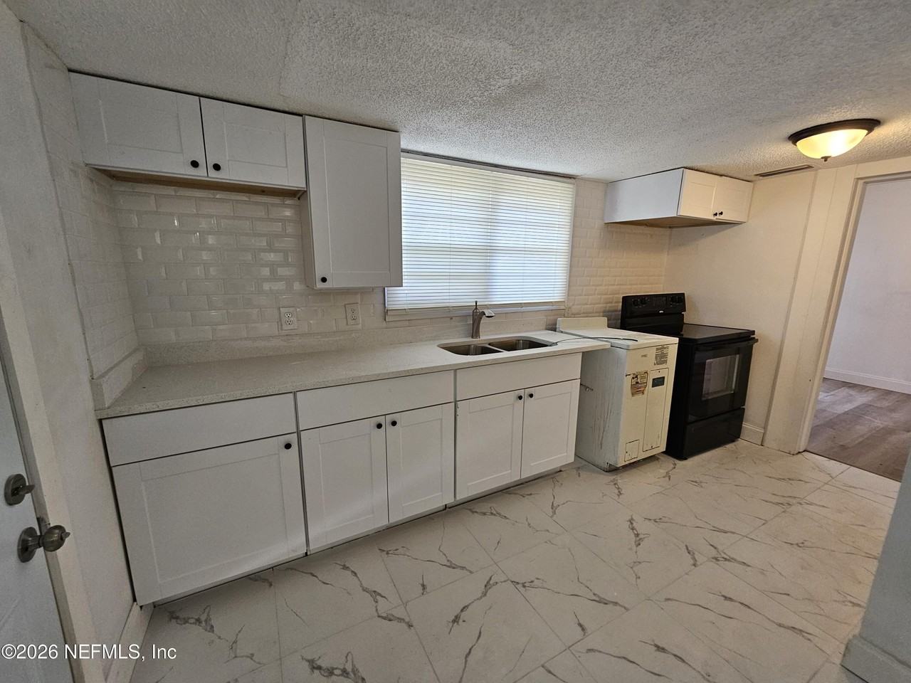 3920 N Davis St - Photo 2 of 12