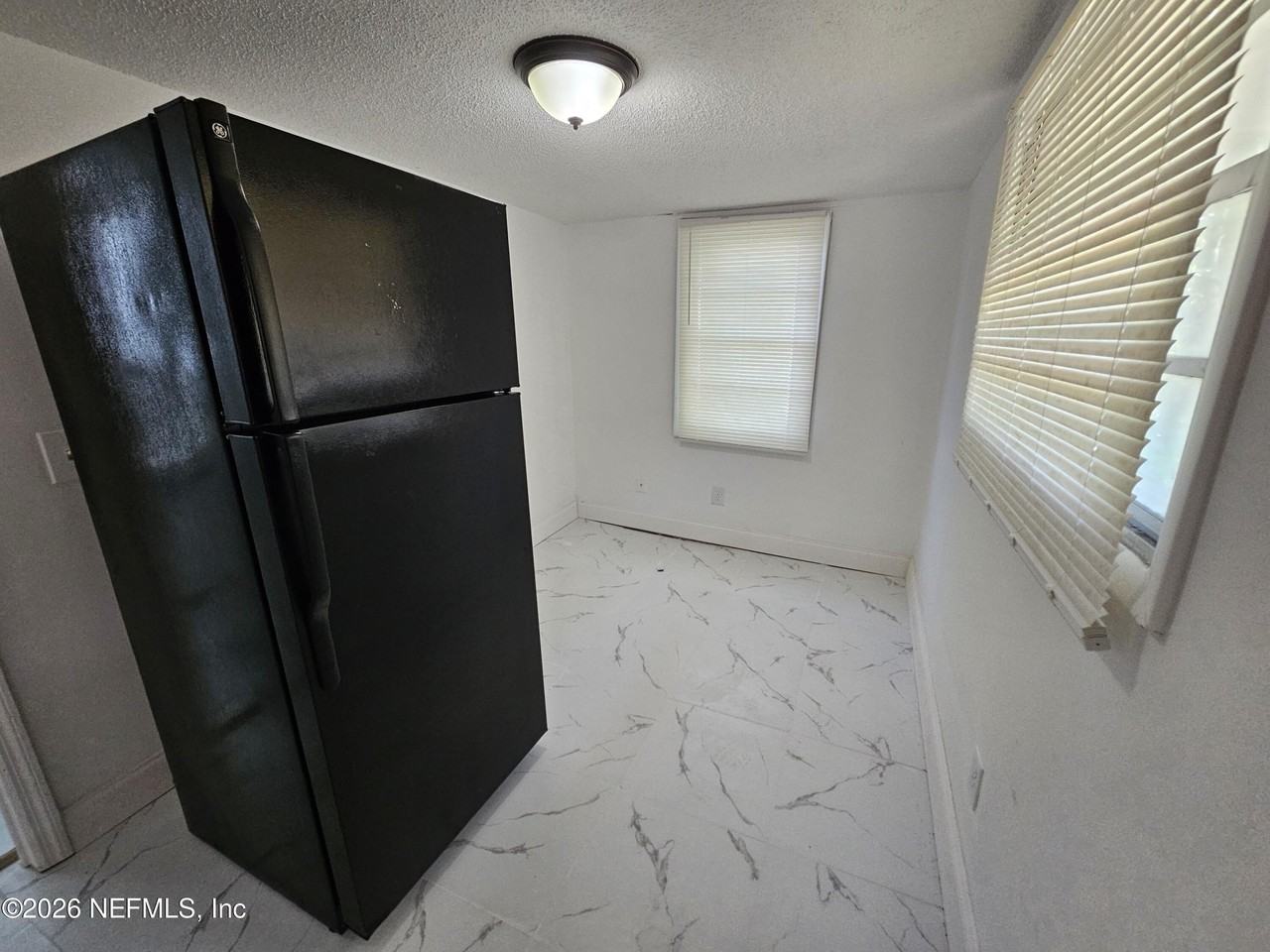 3920 N Davis St - Photo 3 of 12