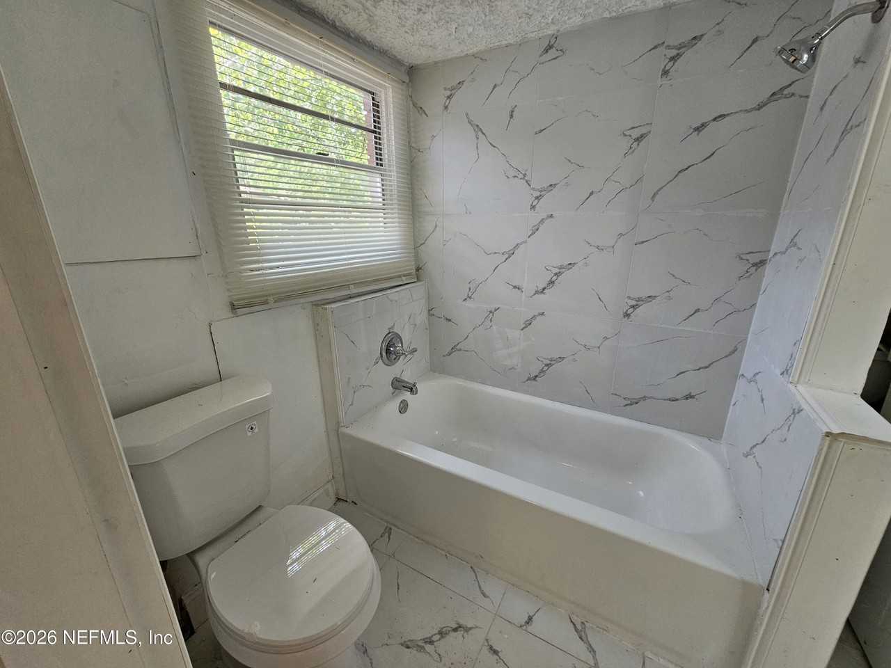 3920 N Davis St - Photo 5 of 12